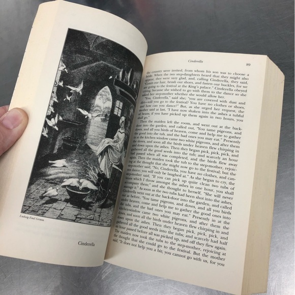 B&N Grimm’s Fairy Tales, paperback book - Picture 4 of 5